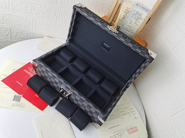 ルイヴィトンバッグ背面デザイン